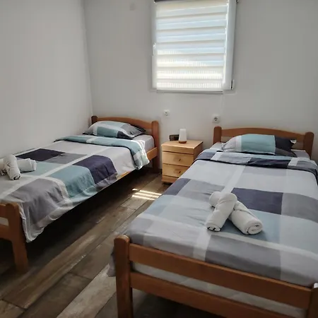 Dunav Deveti Oktobar 22 *